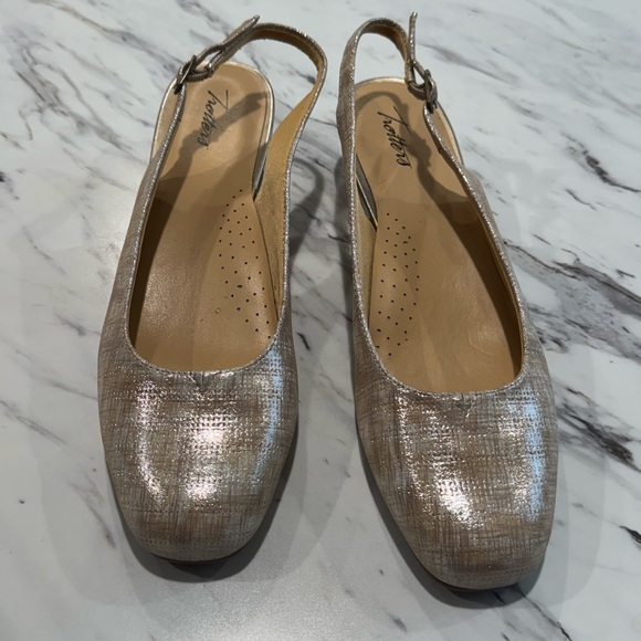 Trotters Women's Lenore Pump Sand/Beige Shoes Size 11M - Picture 2 of 8